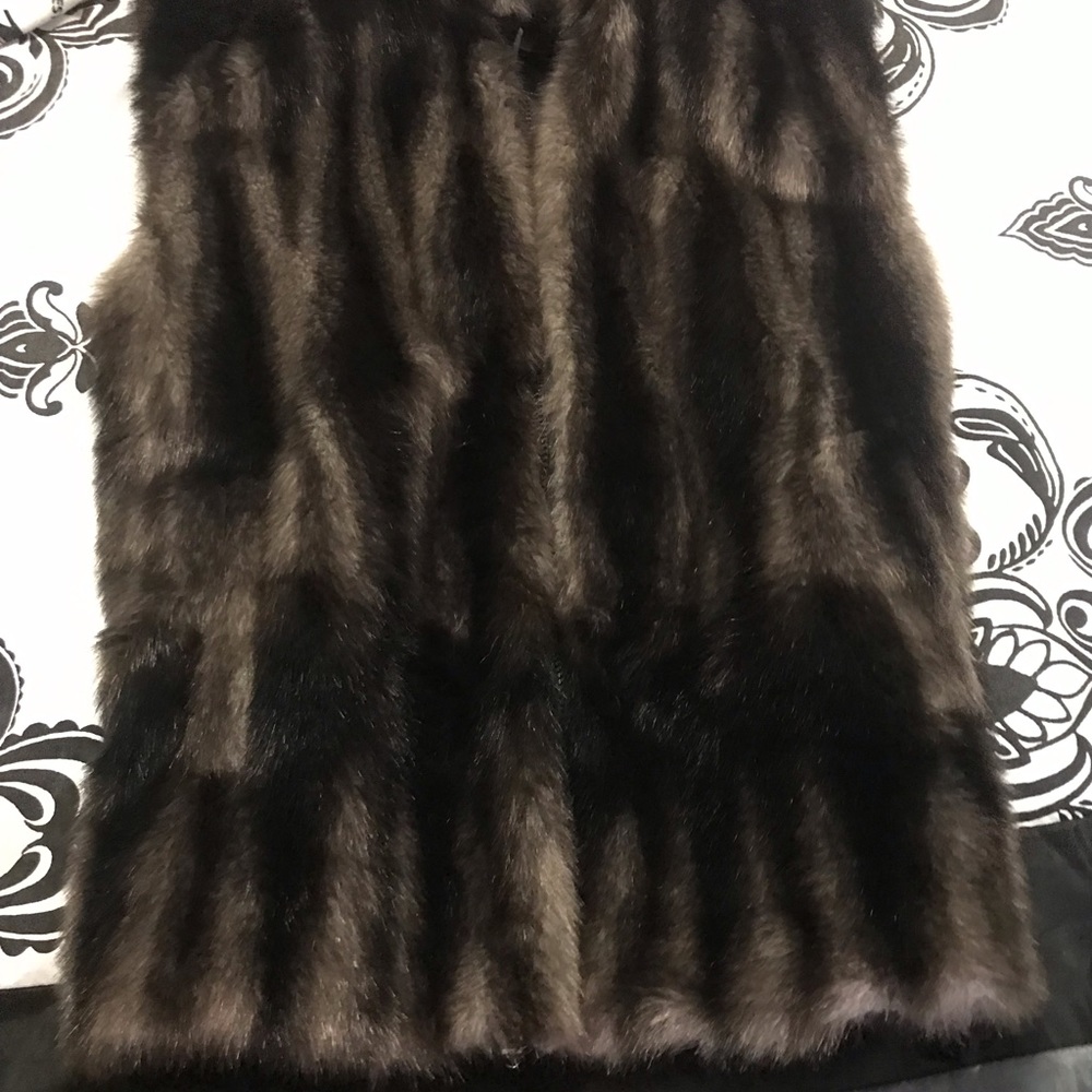 Gorgeous Fur Vest In Excellent Condition. - Picture 4 of 7